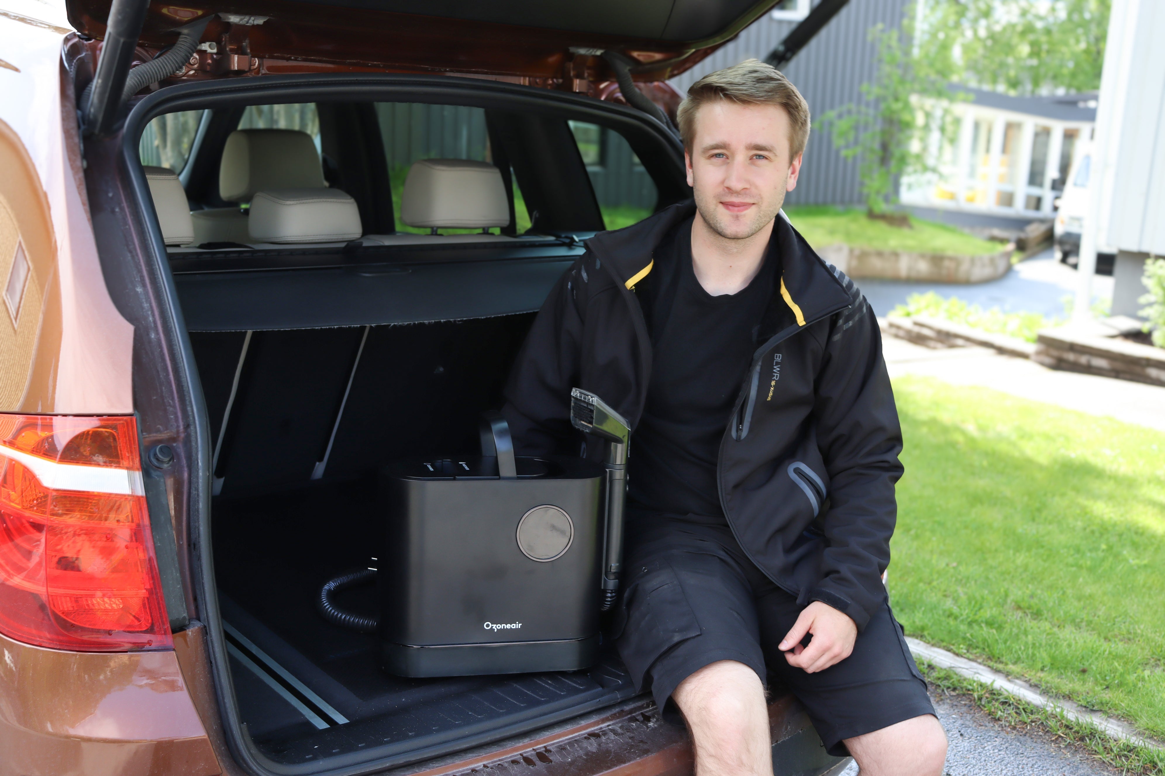 Så håller Arvid bilen ren – trots lera, hundar och ljus klädsel