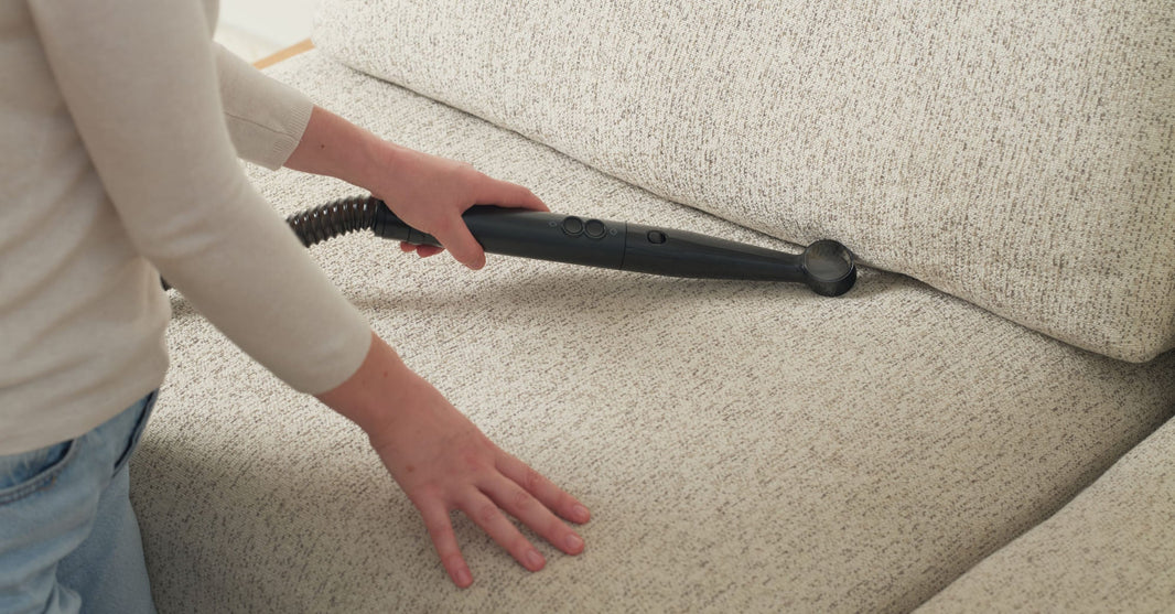 Få bort dålig lukt från soffa och madrass – 7 beprövade tips